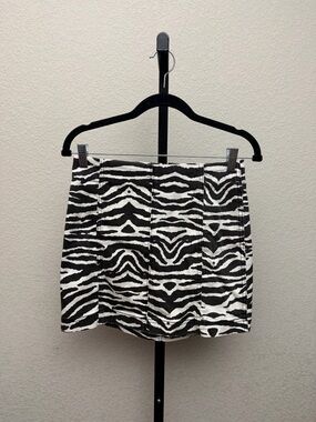 Wild Fable Women’s Black & White Zebra Print Mini Skirt